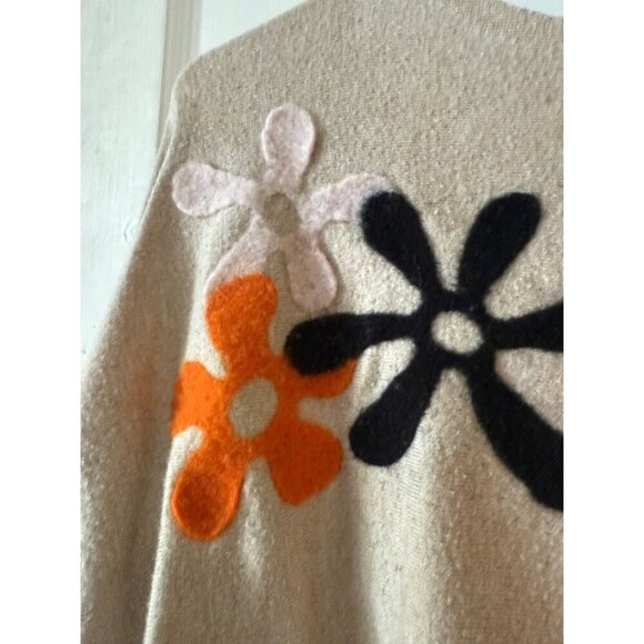 Aaeda women’s size large flower sweater - Picture 5 of 11